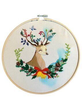 Christmas Decor EMBROIDERY NEEDLEPOINT Reindeer Holiday Floral Holly Ivy 8.5" D